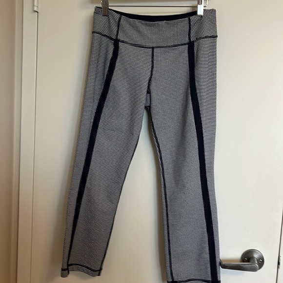 LuLuLemon capri pant - Picture 1 of 6